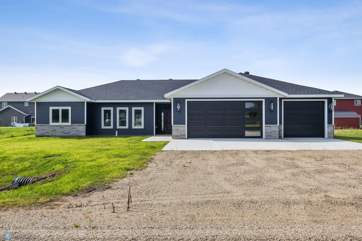 301 Pine Drive, Hankinson, ND 58041 - Image #1
