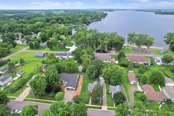 617 1st Street N, Waterville, MN 56096