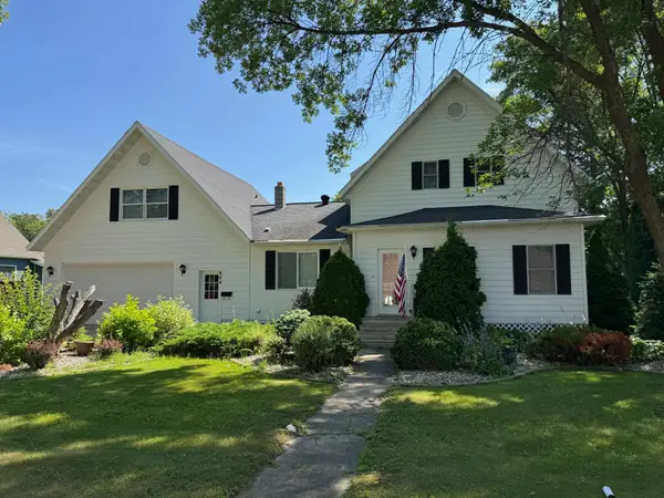 404 Main Avenue N, Roseau, MN 56751