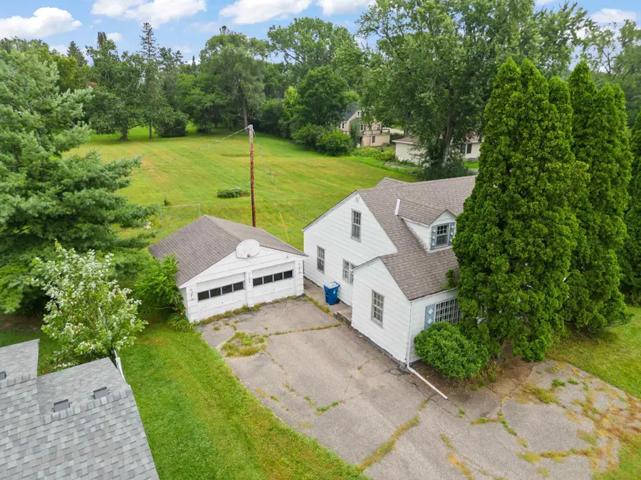 10408 Belmont Road, Hopkins, MN 55305 - Image #3