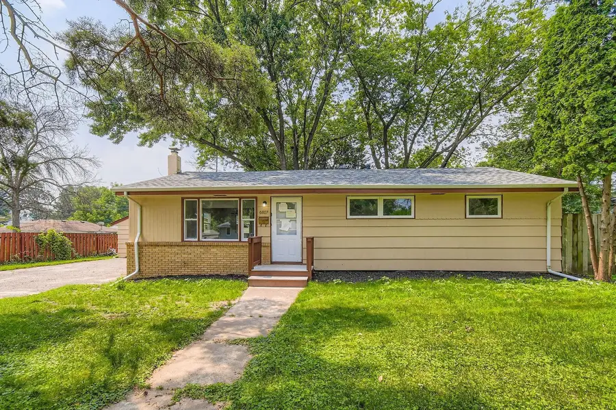 6807 Quail Avenue N, Brooklyn Center, MN 55429 - Image #2