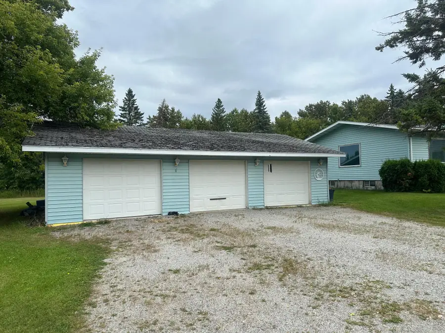 301 Pleasant Avenue Nw, Warroad, MN 56763 - Image #2