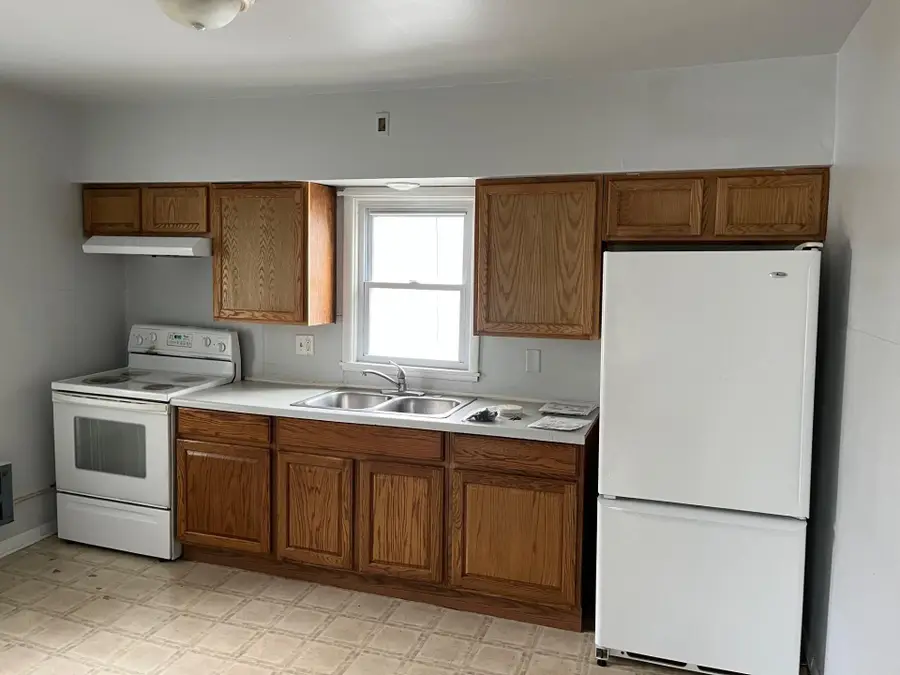 504 W Lyon Street, Marshall, MN 56258 - Image #2