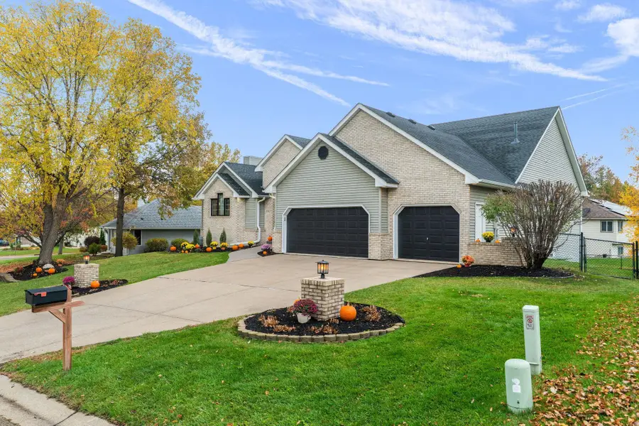 1162 Lakewood Drive S, Saint Paul, MN 55119 - #3