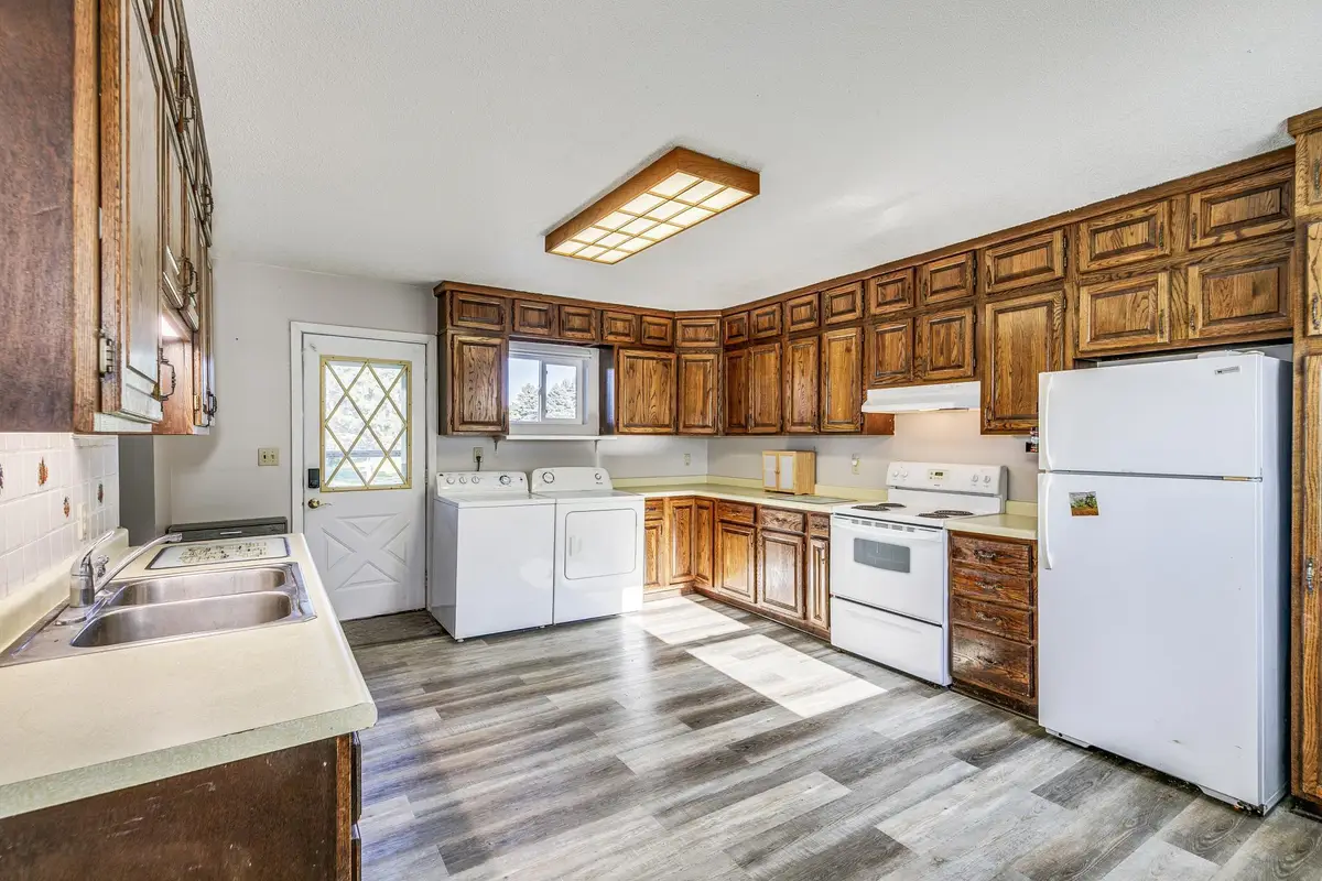 105 10th Street Nw, Plainview, MN 55964 - #1