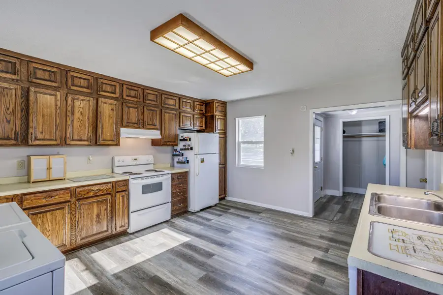 105 10th Street Nw, Plainview, MN 55964 - #3