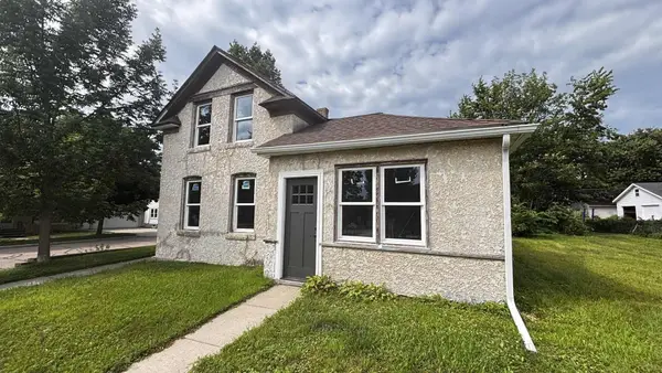 101 N Cedar Street, Chaska, MN 55318