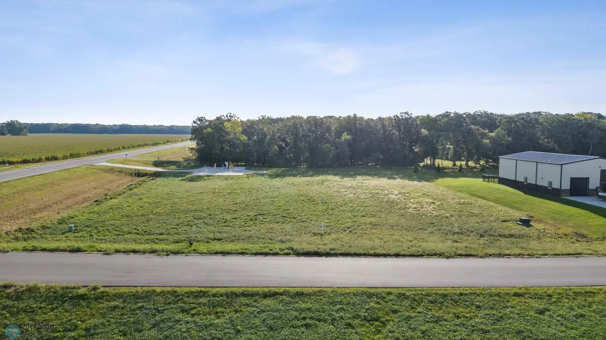 6926 2nd Street Nw, Moorhead, MN 56560 - #1