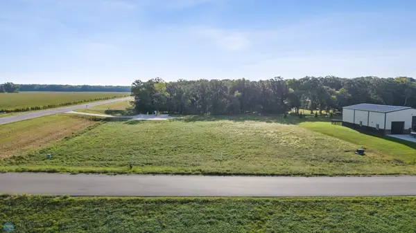 6926 2nd Street Nw, Moorhead, MN 56560