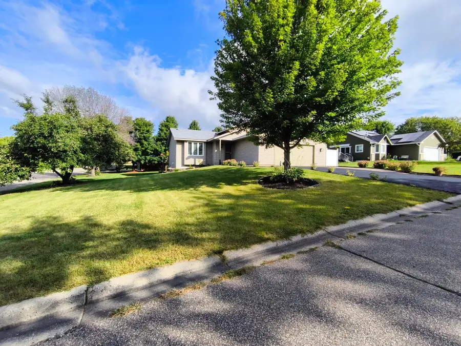 705 Koehnen Drive, Chaska, MN 55318 - Image #2