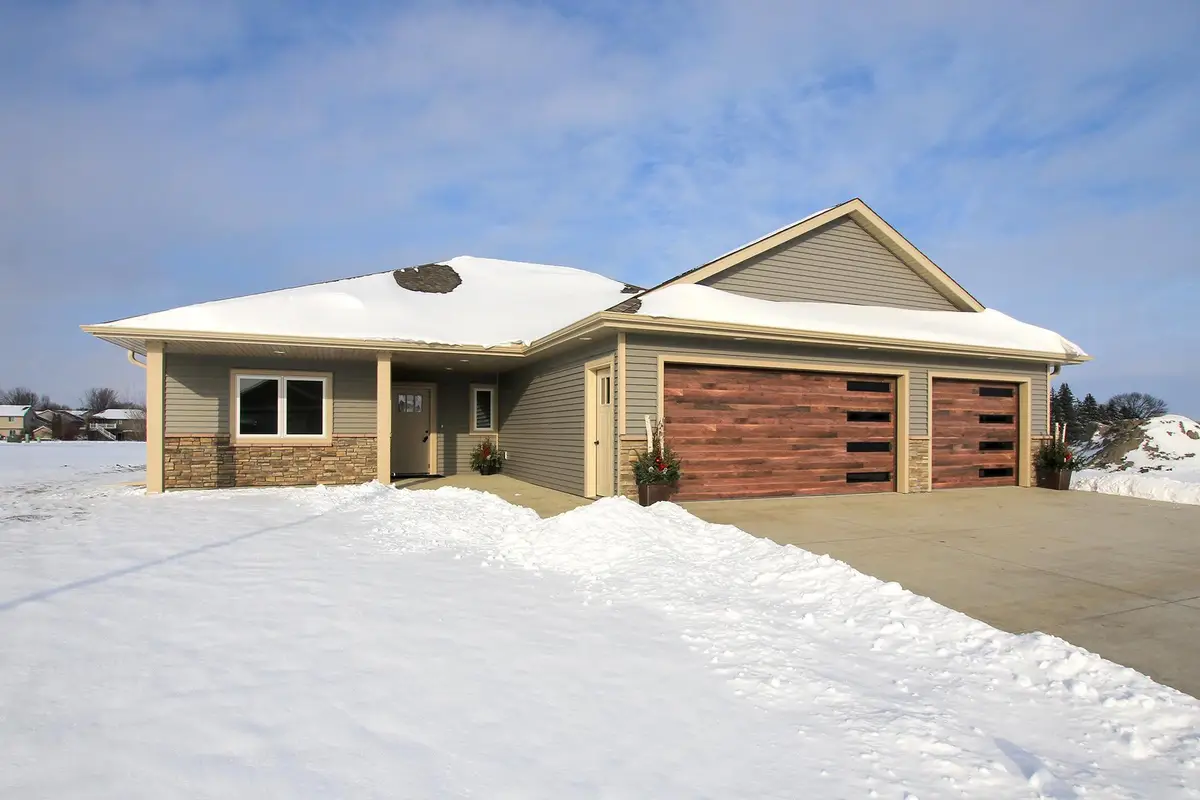 255 Eau Claire Avenue Se, Hutchinson, MN 55350 - Image #1