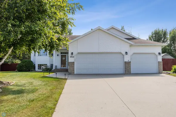 1822 33rd Street S, Moorhead, MN 56560