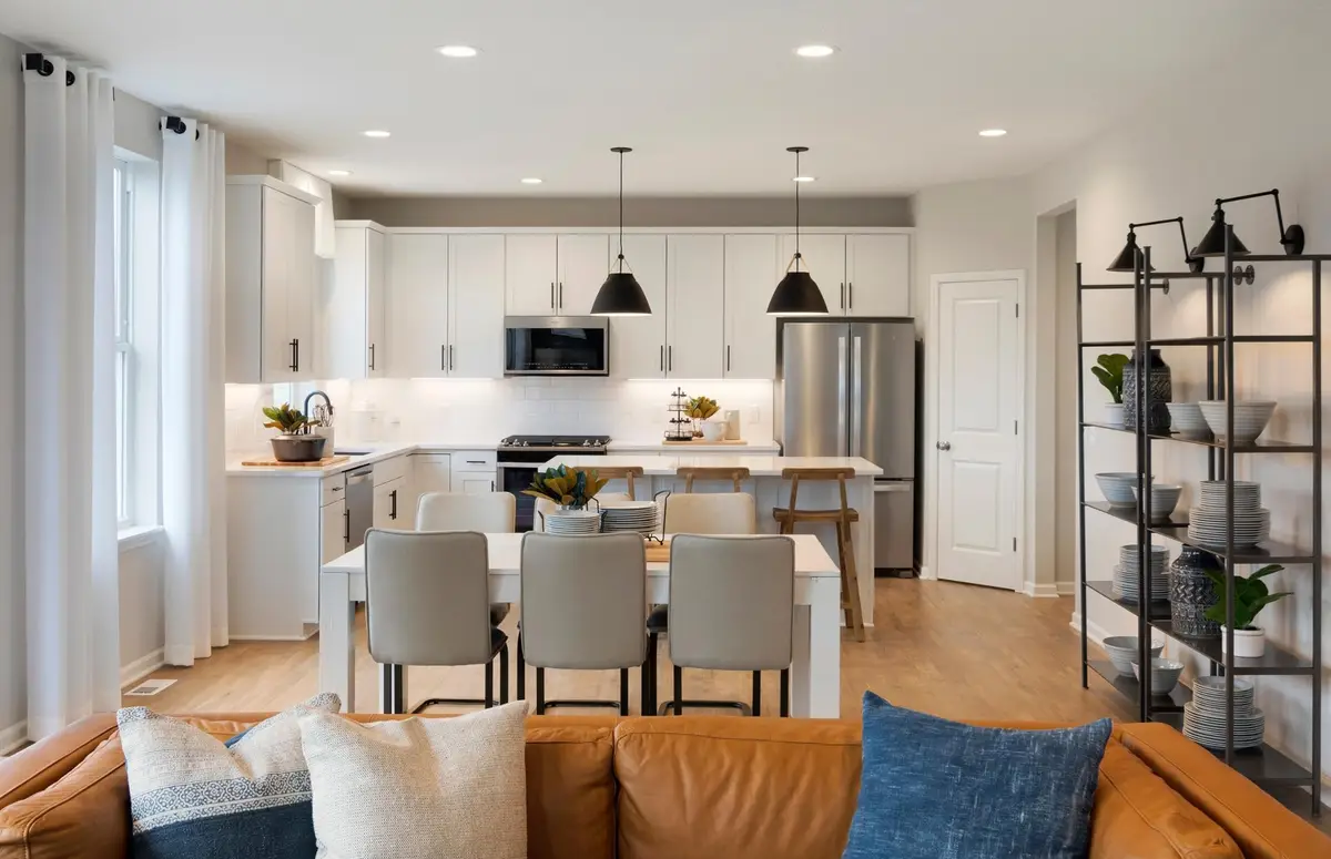 10390 Mcgregor Boulevard, Woodbury, MN 55129 - Image #1