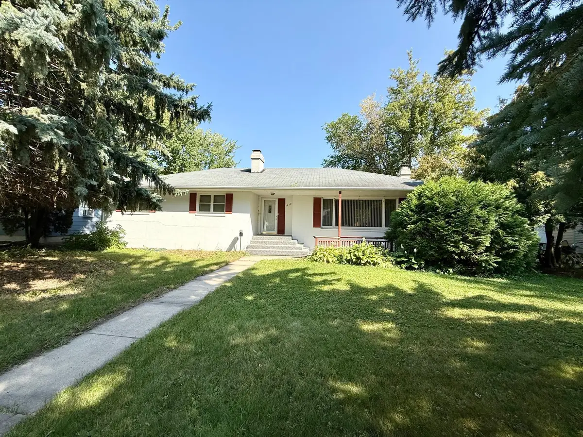 1010 Arnold Avenue N, Thief River Falls, MN 56701 - #1