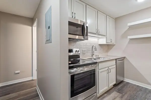 35 Nathan Lane N #210, Minneapolis, MN 55441