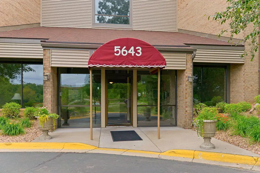 5643 Green Circle Drive #312, Hopkins, MN 55343 - Image #2