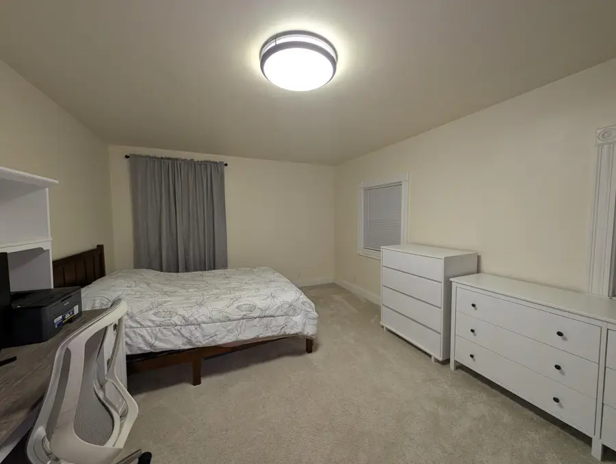 915 Rose Avenue E, Saint Paul, MN 55106 - #2