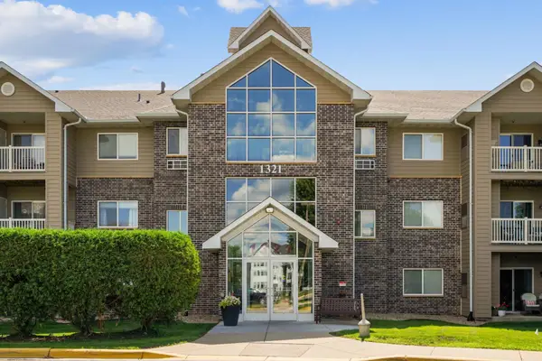 1321 Lake Drive W #216, Chanhassen, MN 55317