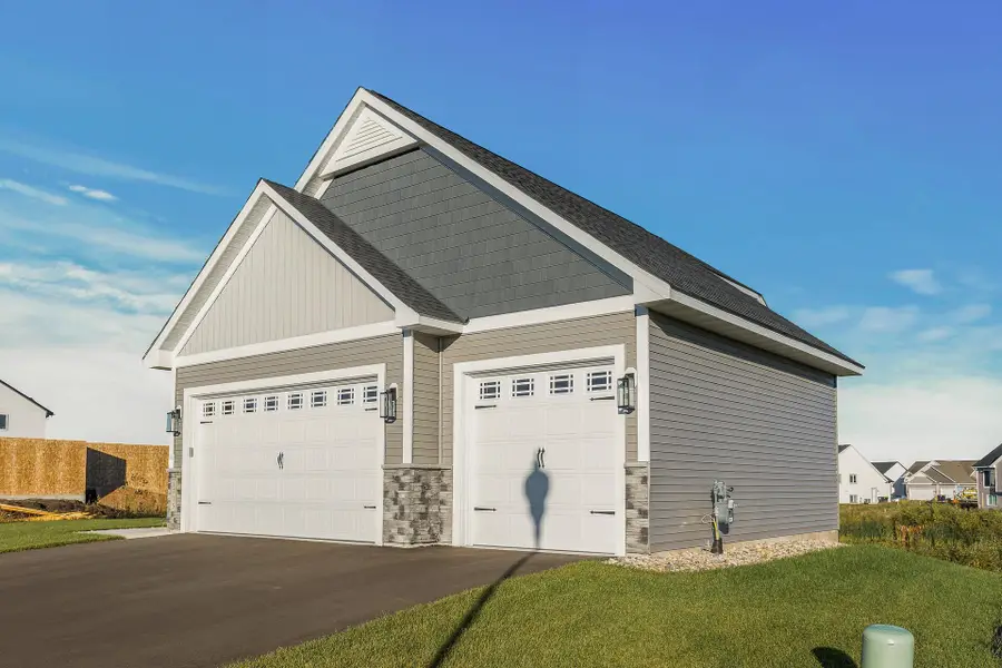 225 10th Avenue Ne, Hutchinson, MN 55350 - #3