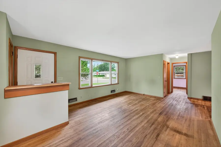 2267 Shawnee Drive, Saint Paul, MN 55109 - #3