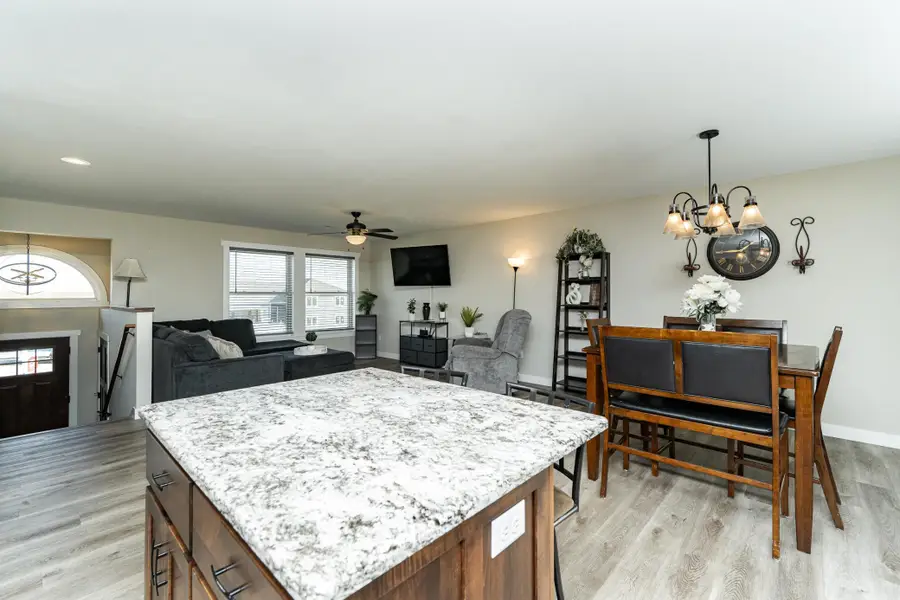 615 7th Avenue Ne, Plainview, MN 55964 - #3