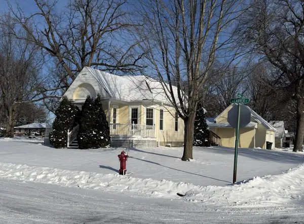 801 Carver Street N, Winthrop, MN 55396