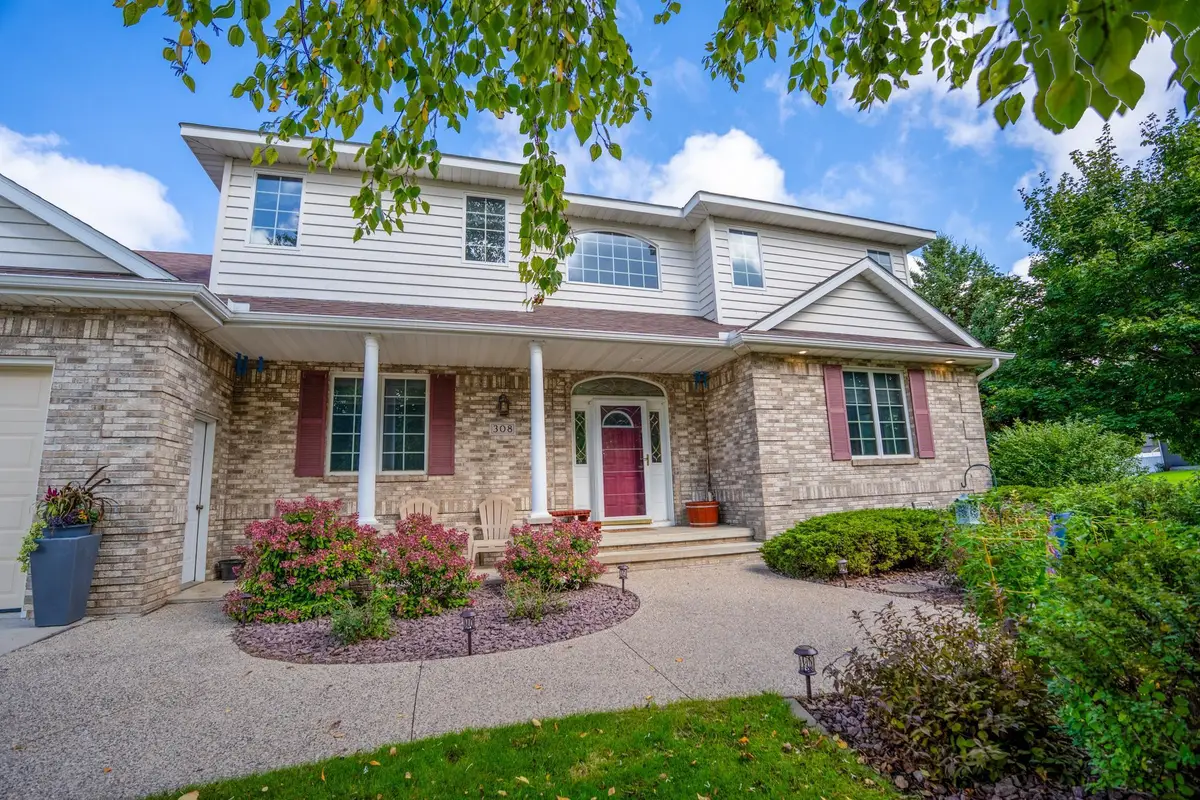 308 Country Club Drive Ne, Willmar, MN 56201 - Image #1