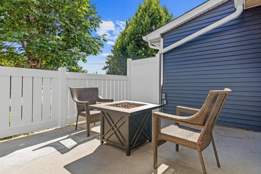 422 Hickory Lane N, Oakdale, MN 55128 - #2