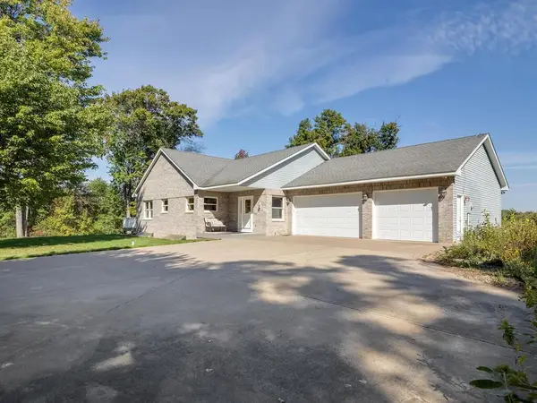 21087 National Street Ne, Cedar, MN 55011