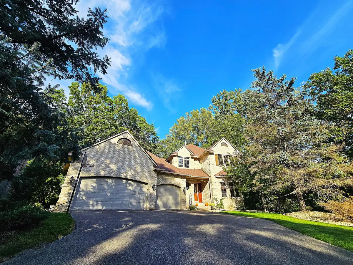 13101 Heritage Way, Apple Valley, MN 55124 - Image #1