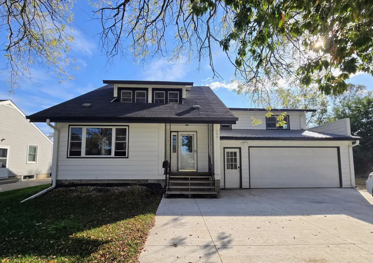 109 5th Avenue Se, Pipestone, MN 56164 - #1