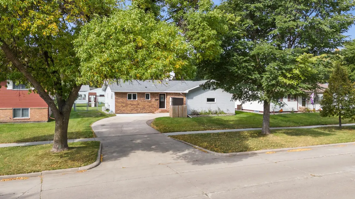 1407 17th Street S, Fargo, ND 58103 - Image #1