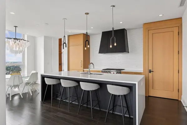 1111 W River Parkway #23D, Minneapolis, MN 55415