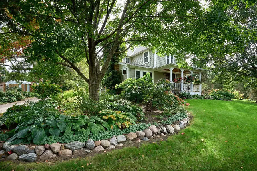 27055 Smithtown Road, Excelsior, MN 55331 - Image #2