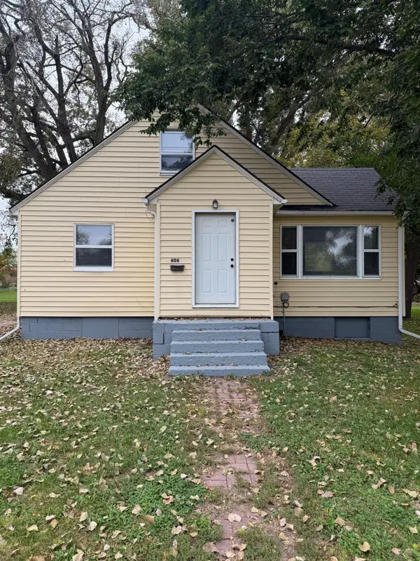 606 E Main Street, Marshall, MN 56258