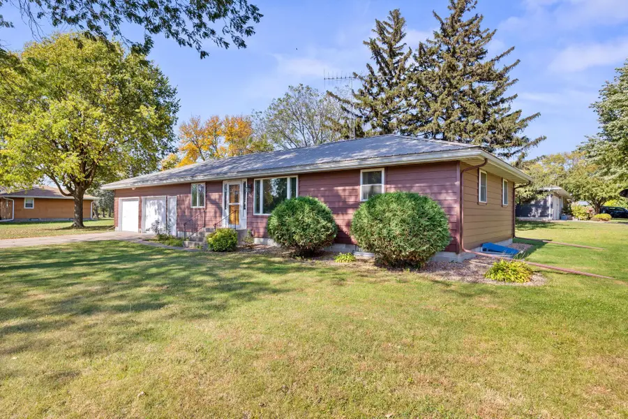 202 8th Street W, Winthrop, MN 55396 - Image #2