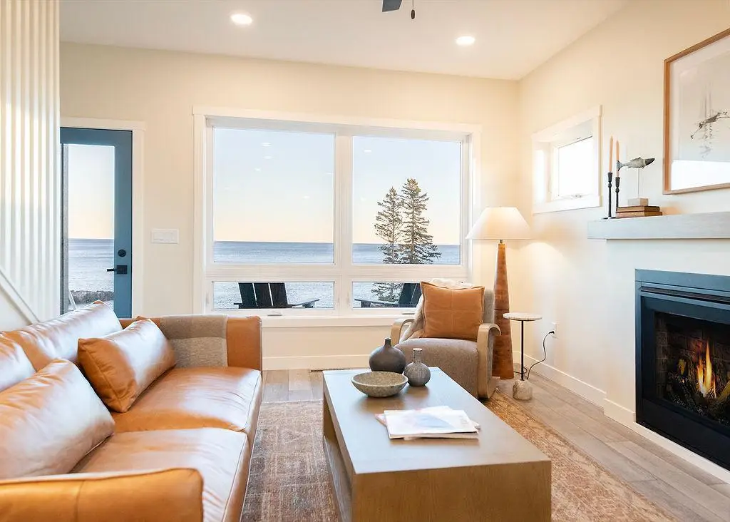 118-124 E Lakeview Drive, Silver Bay, MN 55614 - Image #1