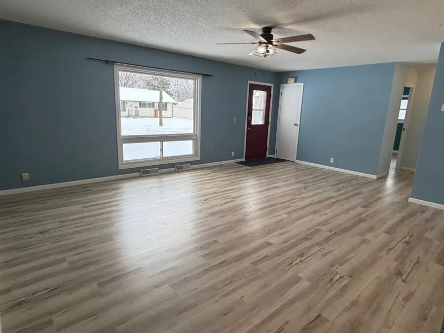 724 Southview Drive Sw, Hutchinson, MN 55350 - Image #3