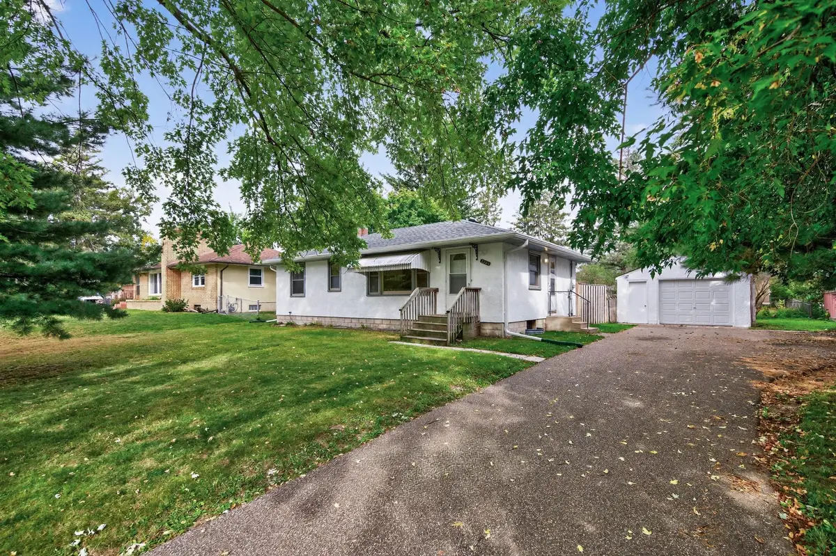 2285 17th Avenue E, Saint Paul, MN 55109 - Image #1