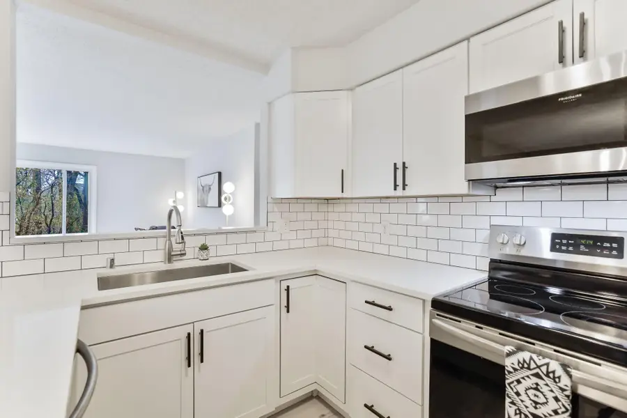 7534 Landau Drive, Bloomington, MN 55438 - Image #3