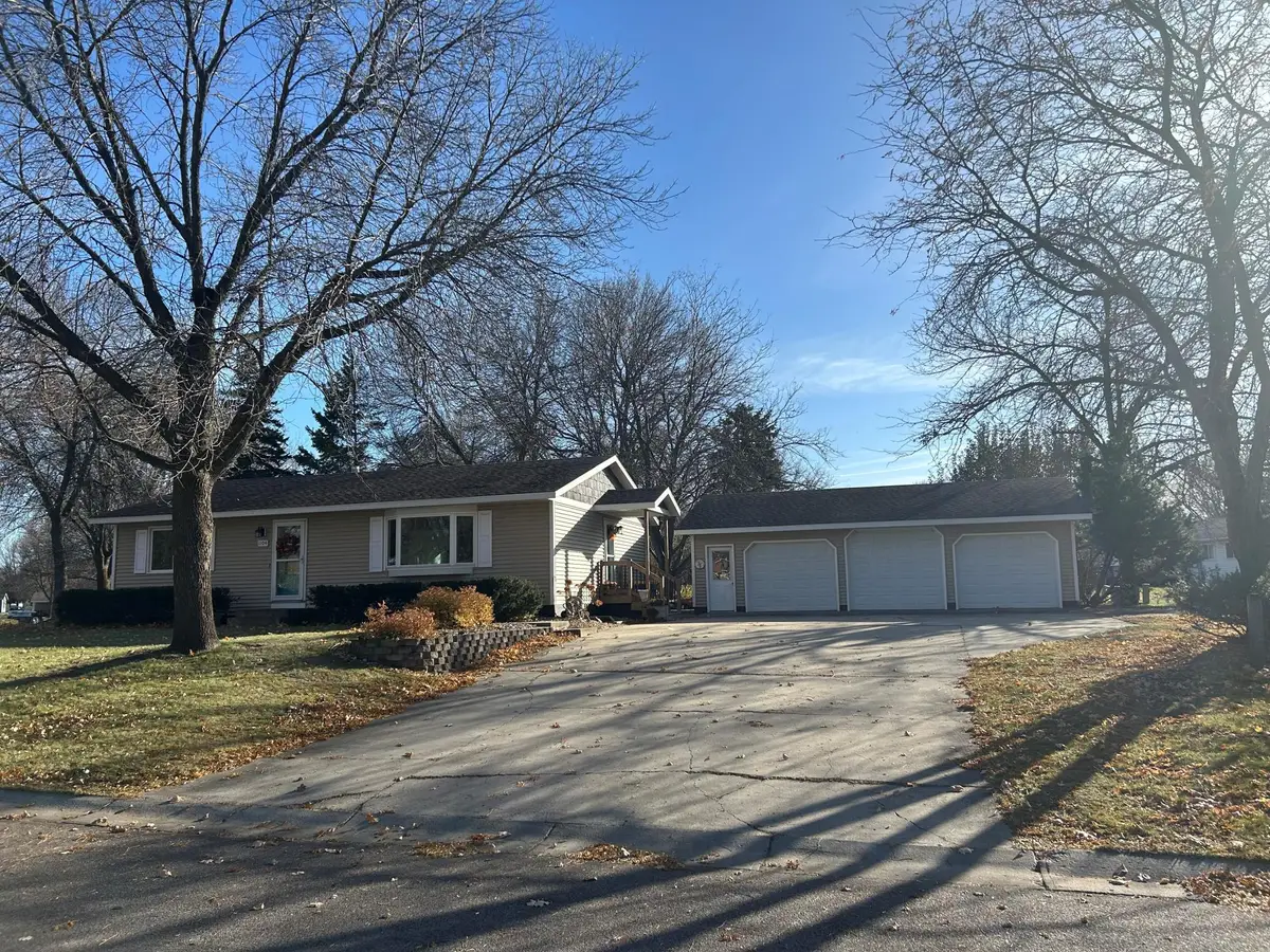 1104 14th Avenue Se, Willmar, MN 56201 - Image #1