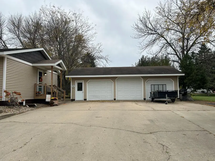1104 14th Avenue Se, Willmar, MN 56201 - Image #2