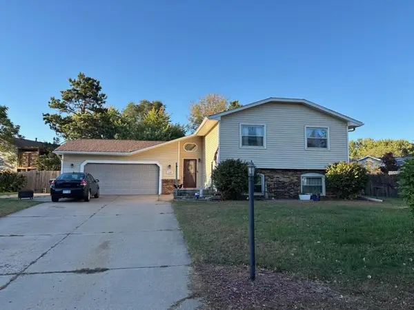 1285 105th Avenue Nw, Coon Rapids, MN 55433