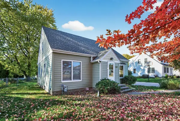 1049 Sterling Street N, Maplewood, MN 55119