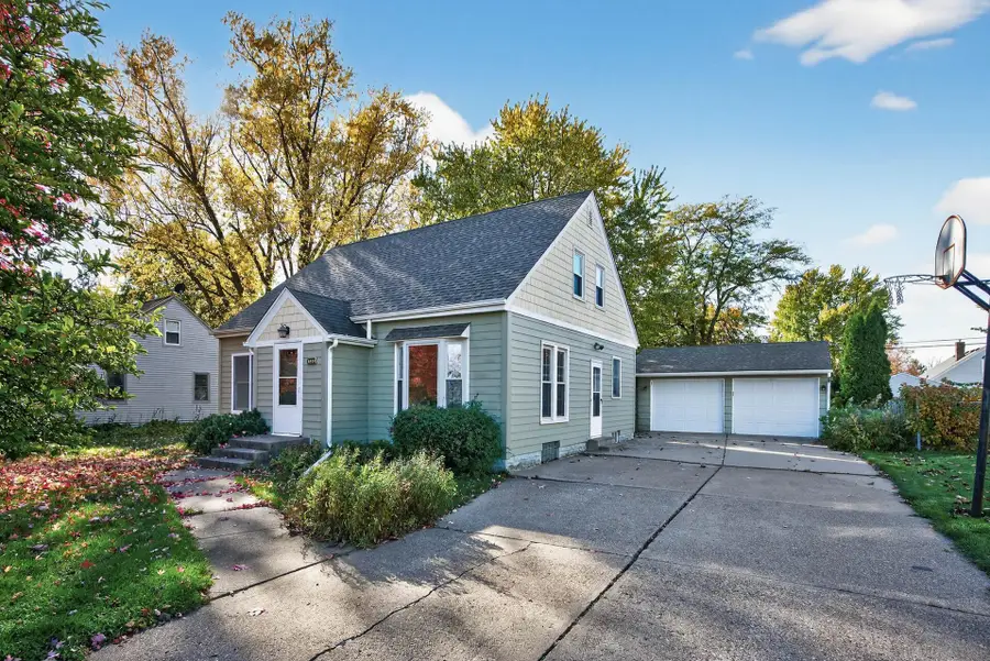 1049 Sterling Street N, Maplewood, MN 55119 - #2