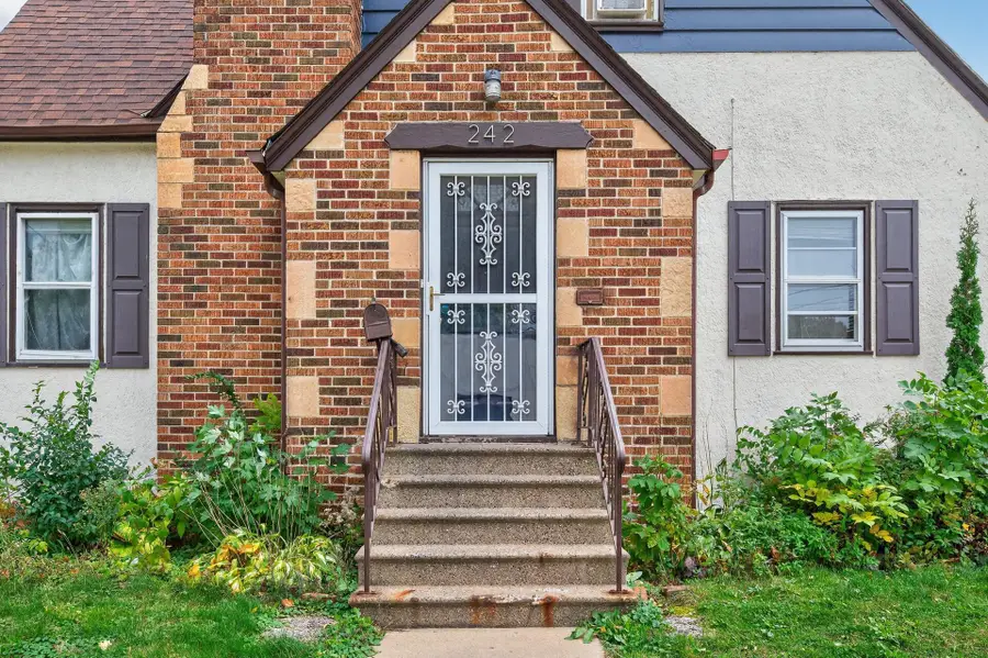 242 Annapolis Street W, Saint Paul, MN 55118 - Image #2