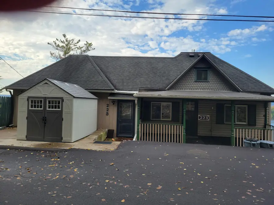 223 S Hill Street, Fountain City, WI 54629 - #3