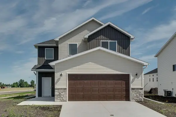 2304 37 Avenue S, Moorhead, MN 56560