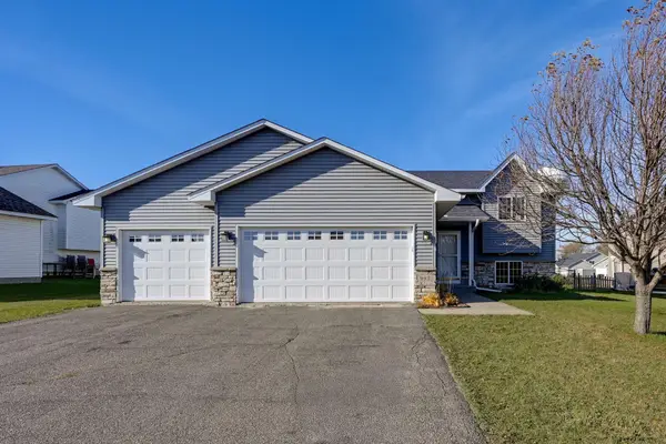 992 Farmers Ridge Trail, Belle Plaine, MN 56011