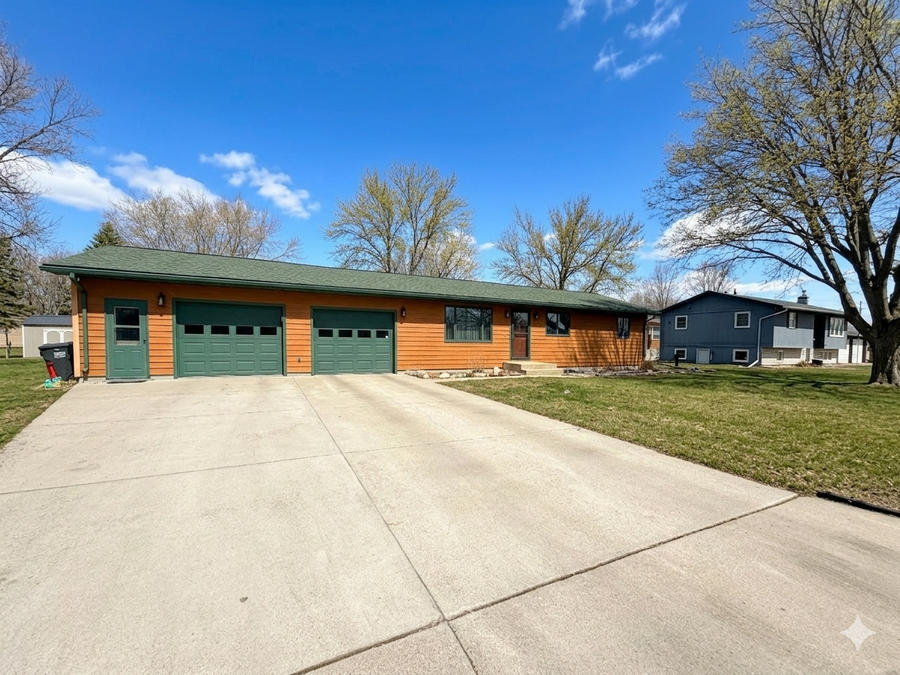804 6th Avenue Se, Pipestone, MN 56164 - #3
